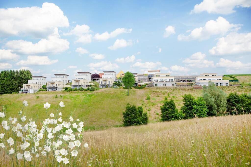 Gaestetraum Mit Wunderschoenem Ausblick Und Garten Daire Muhldorf Bei Feldbach Dış mekan fotoğraf